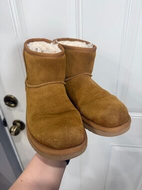 Koolaburra Kids Chestnut Suede Shearling-Lined Ankle Boots